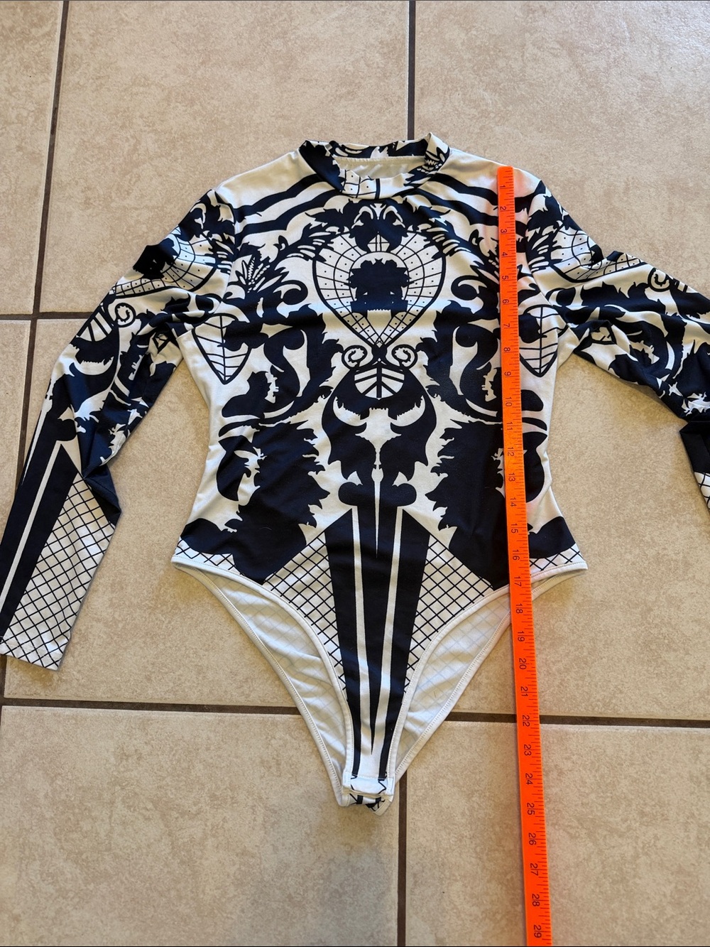 SHEIN black and white Long-Sleeve Abstract Fleur Bodysuit - Picture 4 of 6